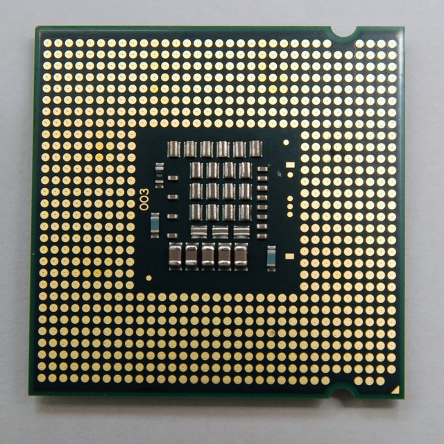 Intel E8400 工程版背面
